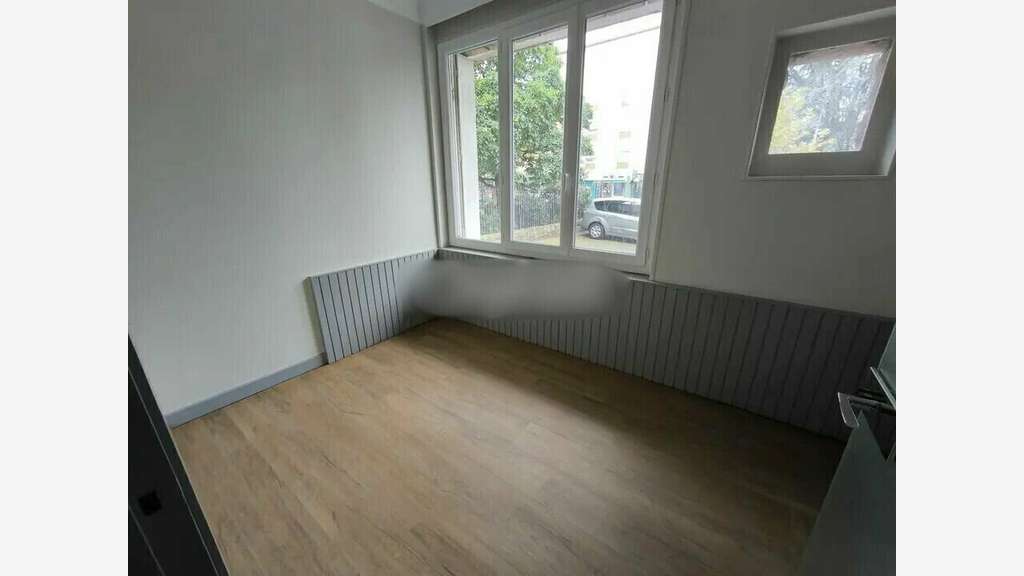 A louer bureaux spacieux 81m² à Brive-la-Gaillarde