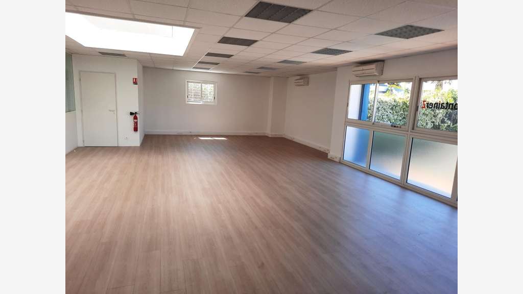 Bureaux 55m² en étage à louer St Henry 13016