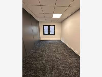 Multiples surfaces de bureaux à louer à Suresnes