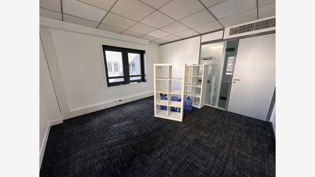 Multiples surfaces de bureaux à louer à Suresnes