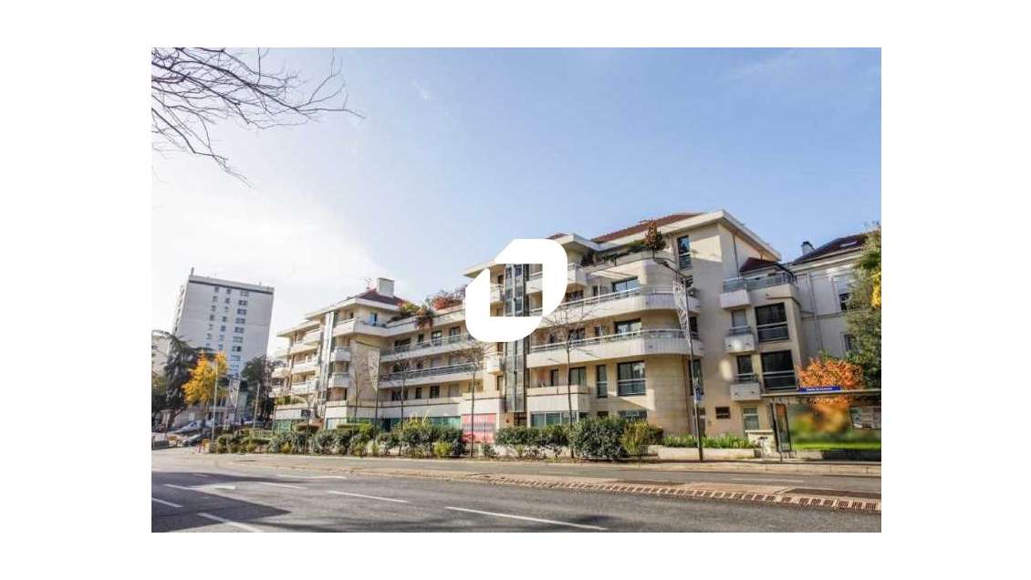 A louer Bureaux 220m² Suresnes