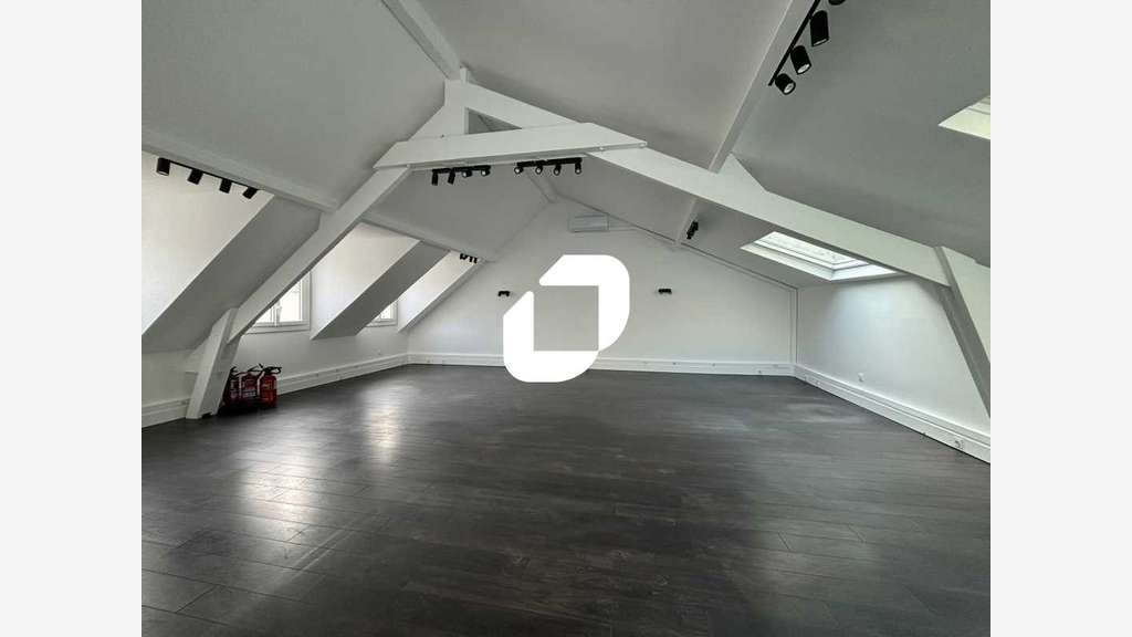 A louer Bureaux 141m² Suresnes