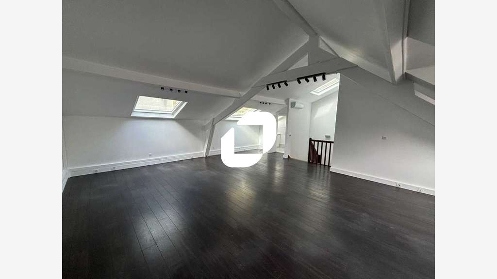 A louer Bureaux 141m² Suresnes