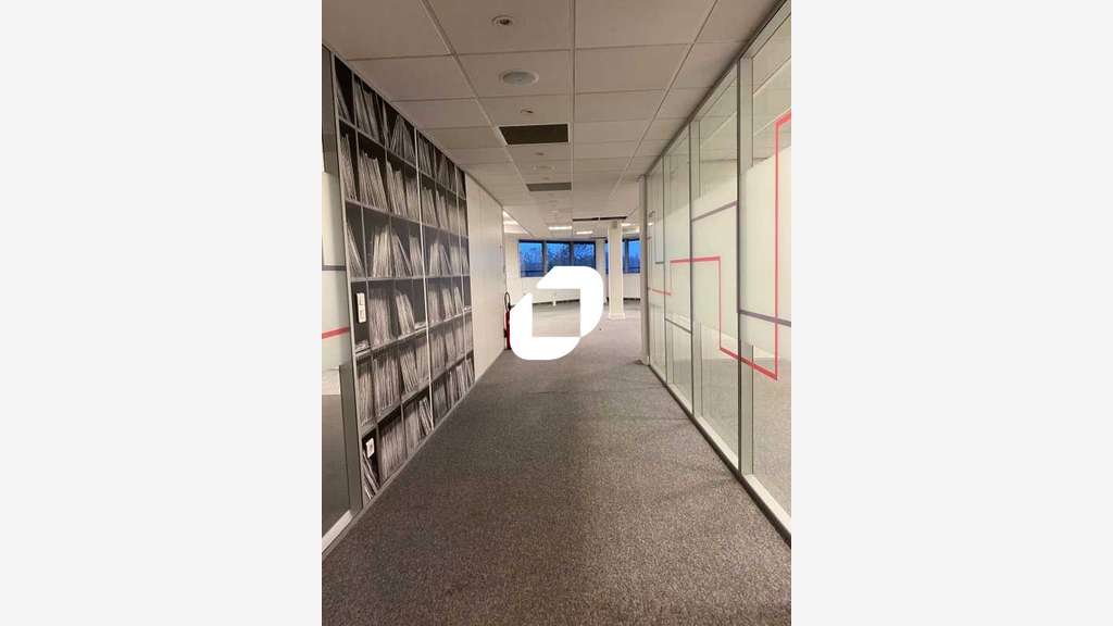 A louer Bureaux 1027m² Suresnes