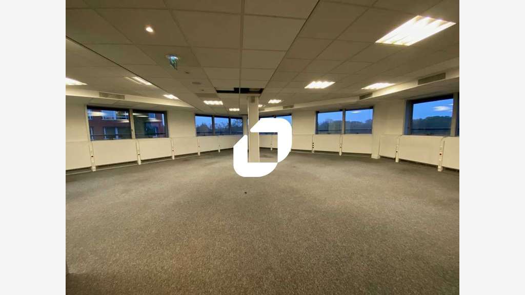 A louer Bureaux 1027m² Suresnes