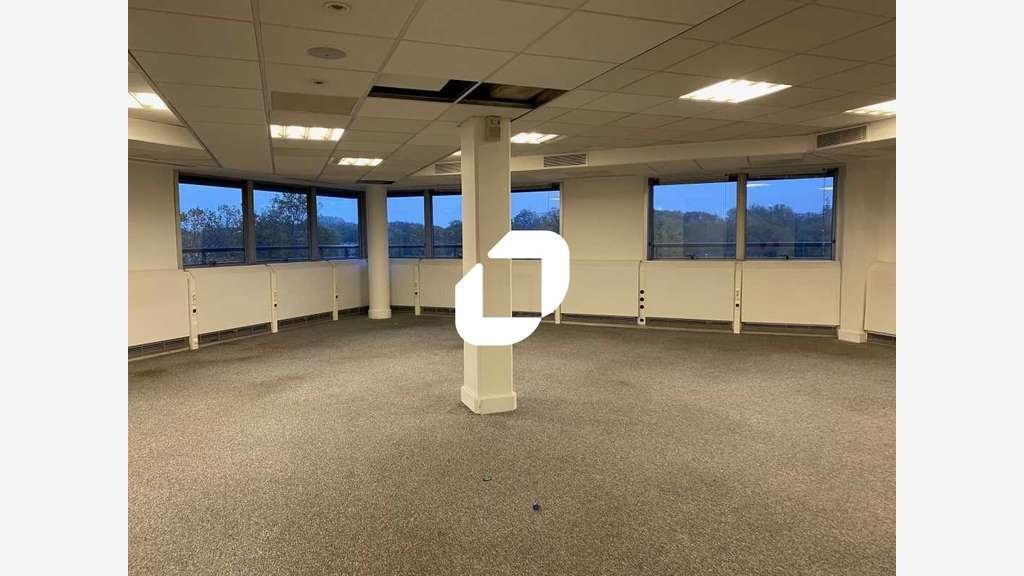 A louer Bureaux 1027m² Suresnes