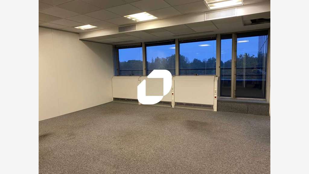 A louer Bureaux 1027m² Suresnes