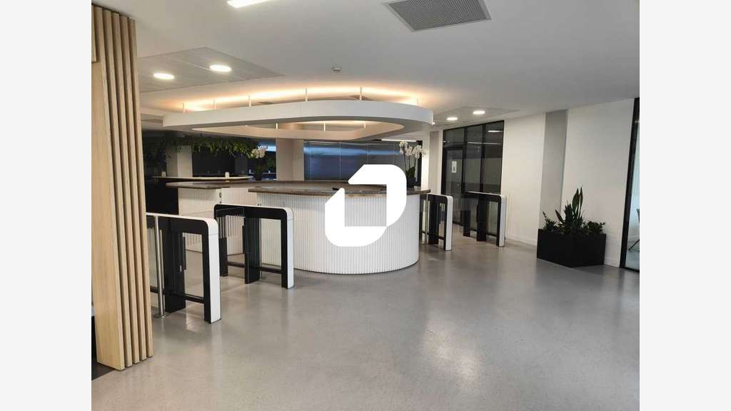 A louer Bureaux 1027m² Suresnes