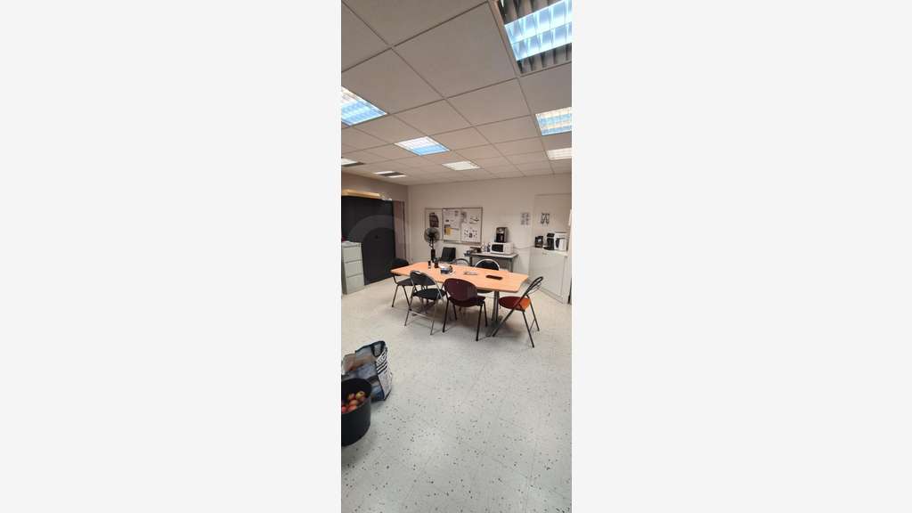 A louer bureaux 221m² à Taden