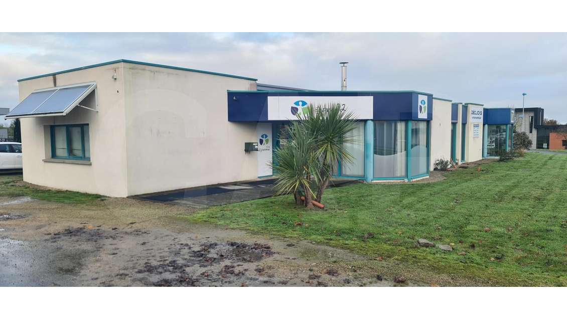 A louer bureaux 221m² à Taden