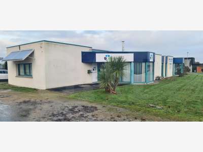 A louer bureaux 221m² à Taden