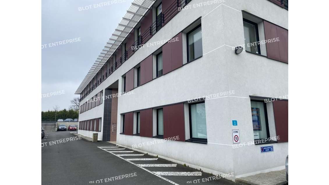 A louer bureaux 59m² accès PMR à Taden
