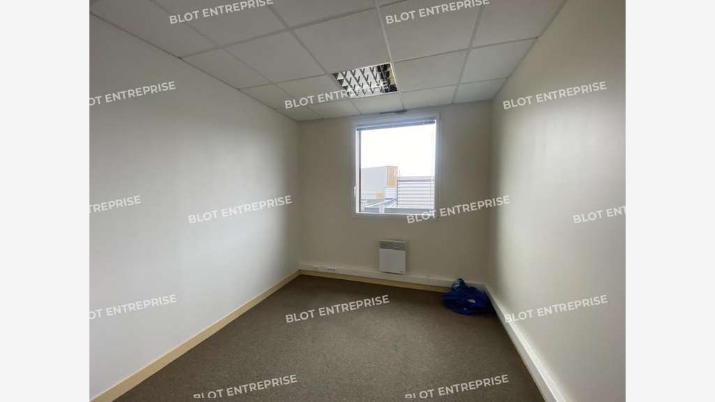 A louer bureaux 59m² accès PMR à Taden