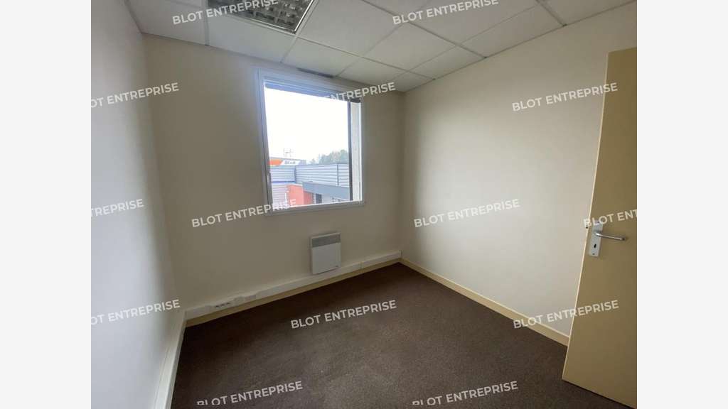 A louer bureaux 59m² accès PMR à Taden