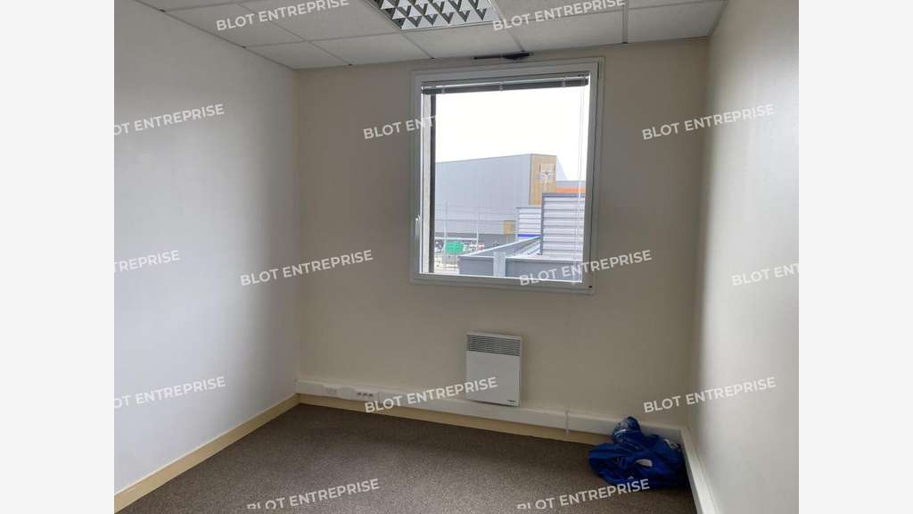 A louer bureaux 59m² accès PMR à Taden