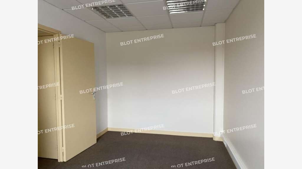 A louer bureaux 59m² accès PMR à Taden