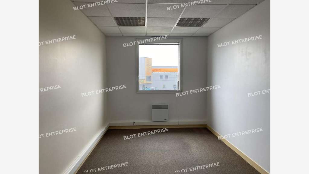 A louer bureaux 59m² accès PMR à Taden