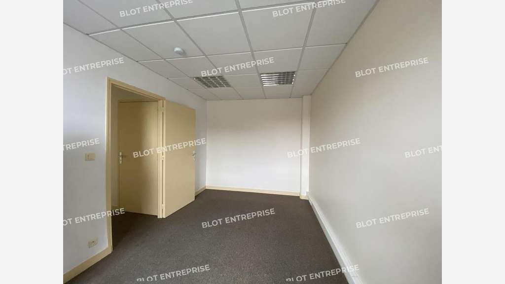 A louer bureaux 59m² accès PMR à Taden