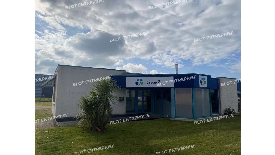 A louer locaux 220m² Zone des Alleux à Taden