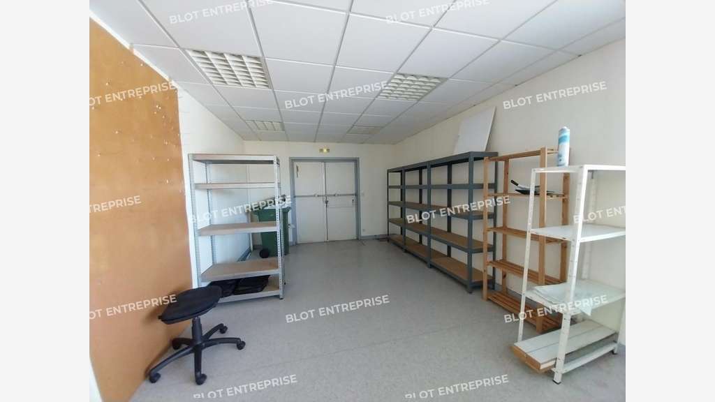 A louer cellule commerciale 240m² à Dinan
