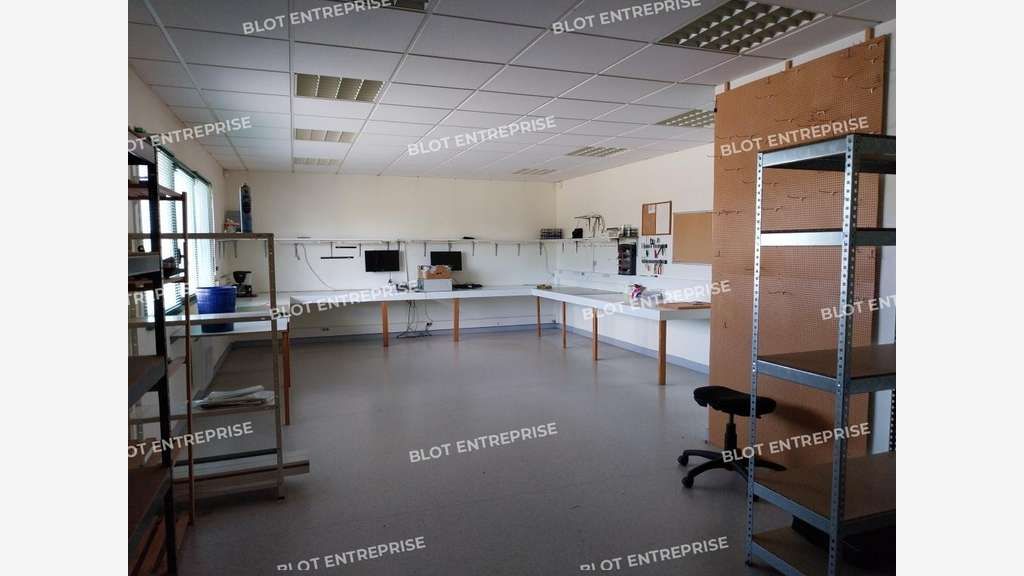 A louer cellule commerciale 240m² à Dinan