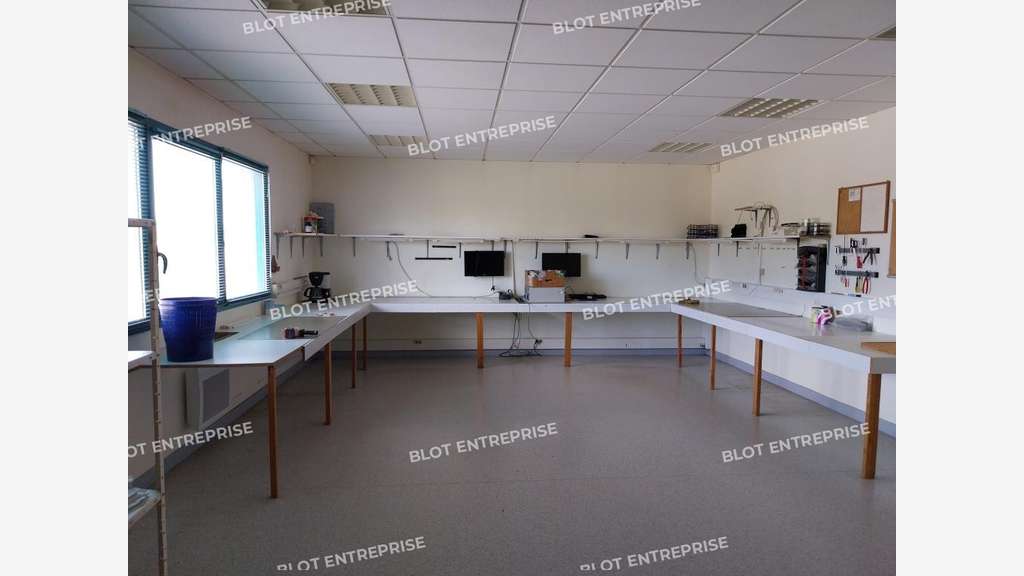 A louer cellule commerciale 240m² à Dinan
