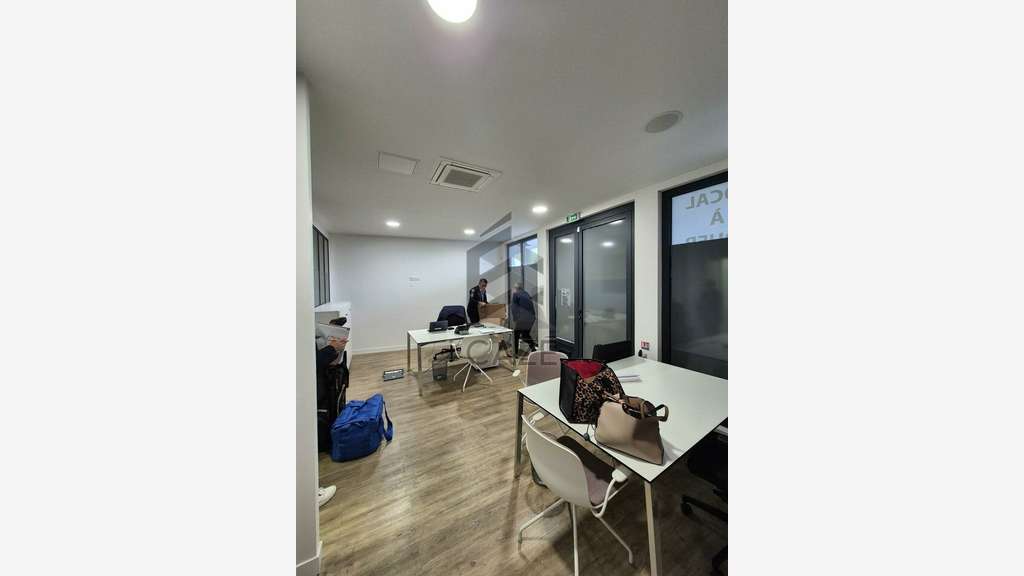 Superbes bureaux 76m² à louer en RDC à Talence