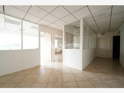 Bureau 213m² RDC à louer à Taluyers D342
