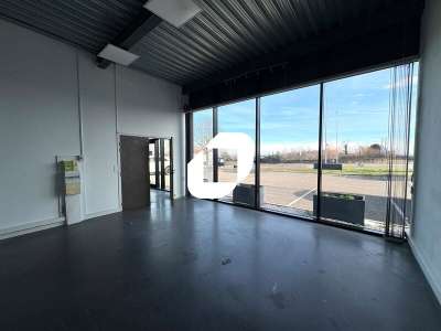 A louer Bureaux 84m² Taluyers