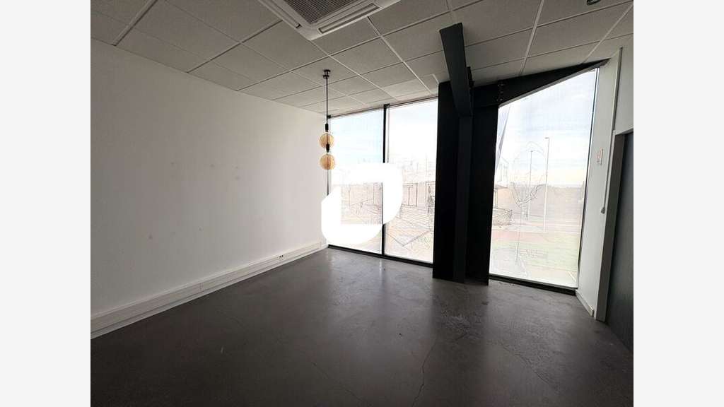 A louer Bureaux 84m² Taluyers