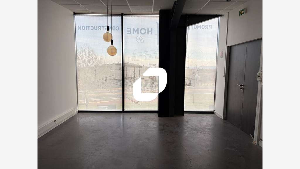 A louer Bureaux 84m² Taluyers