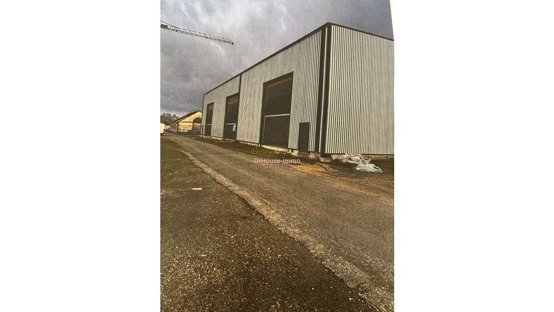 Local 850m² rénové au pied du pont de Tancarville