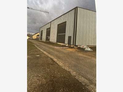 Local 850m² rénové au pied du pont de Tancarville