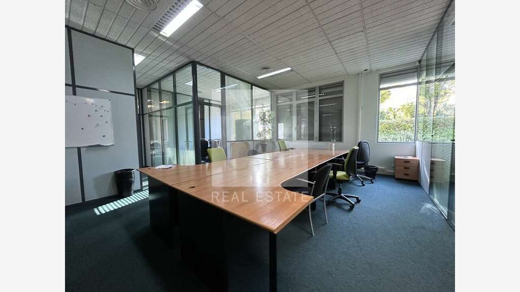 A louer bureaux 198m² RDC à Tassin-la-Demi-Lune