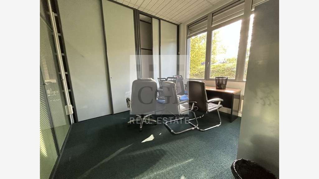 A louer bureaux 198m² RDC à Tassin-la-Demi-Lune
