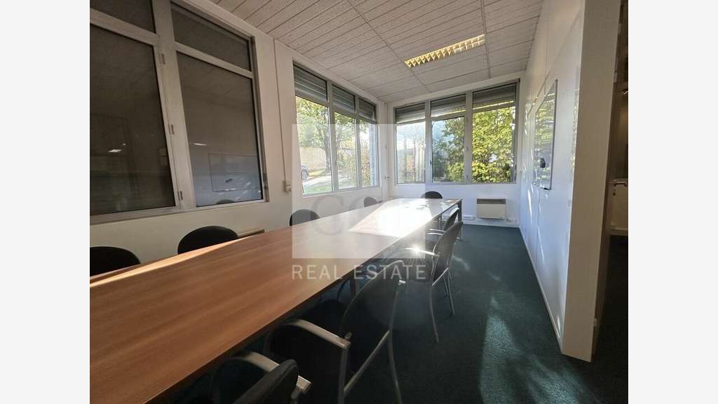 A louer bureaux 198m² RDC à Tassin-la-Demi-Lune