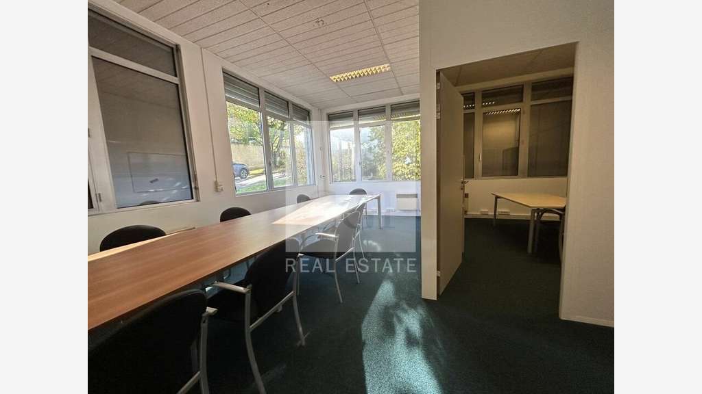 A louer bureaux 198m² RDC à Tassin-la-Demi-Lune
