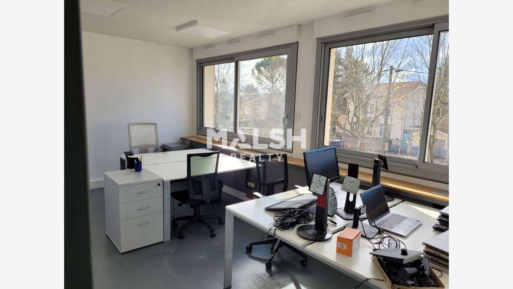 Bureaux de 150m² à louer à Tassin la Demi Lune