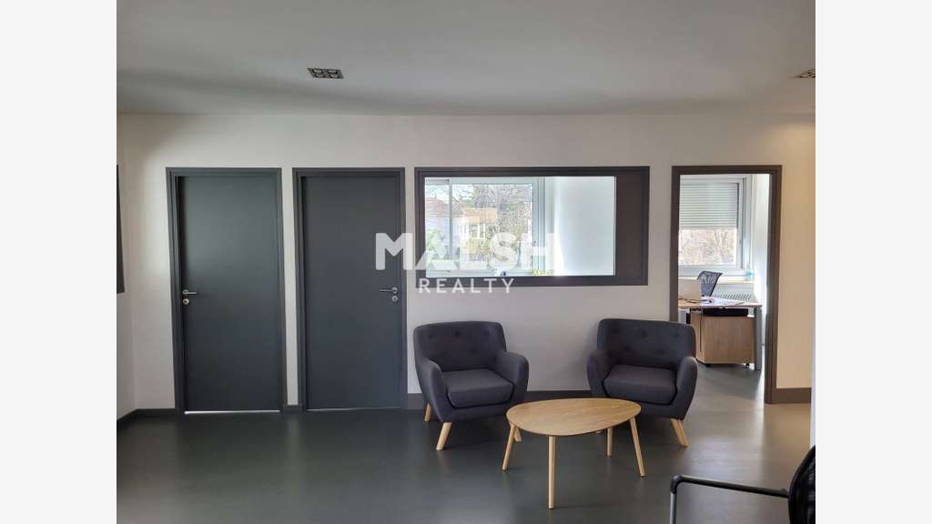 Bureaux de 150m² à louer à Tassin la Demi Lune