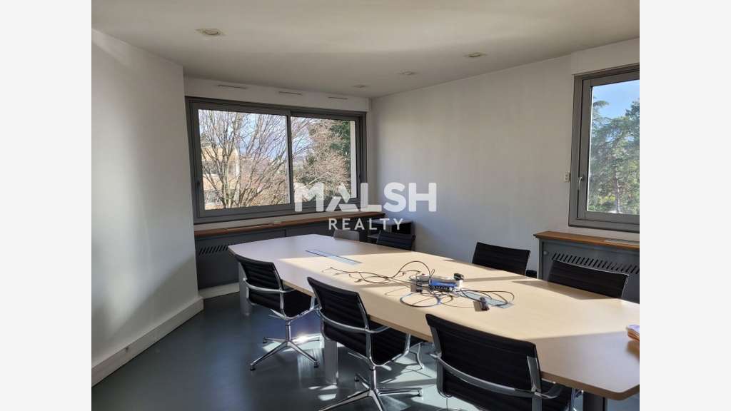 Bureaux de 150m² à louer à Tassin la Demi Lune