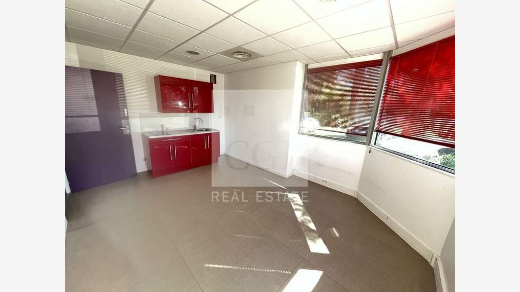 Bureaux 210m² RDC à louer à Tassin-la-Demi-Lune