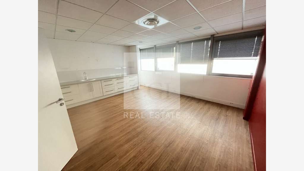Bureaux 210m² RDC à louer à Tassin-la-Demi-Lune