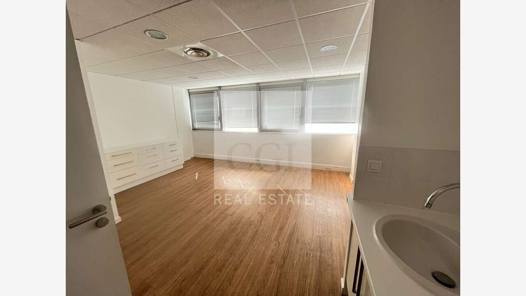 Bureaux 210m² RDC à louer à Tassin-la-Demi-Lune