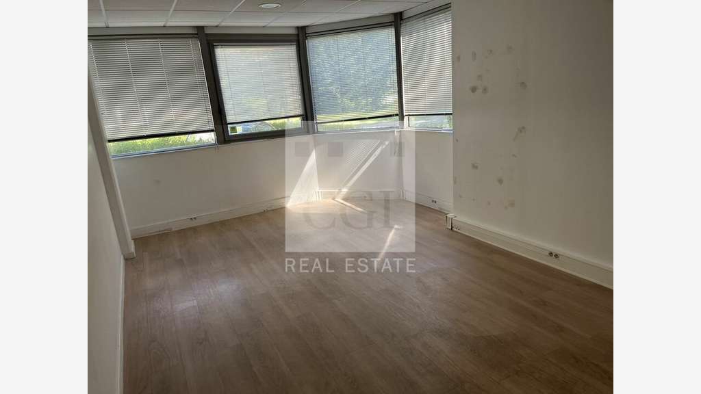 Bureaux 210m² RDC à louer à Tassin-la-Demi-Lune