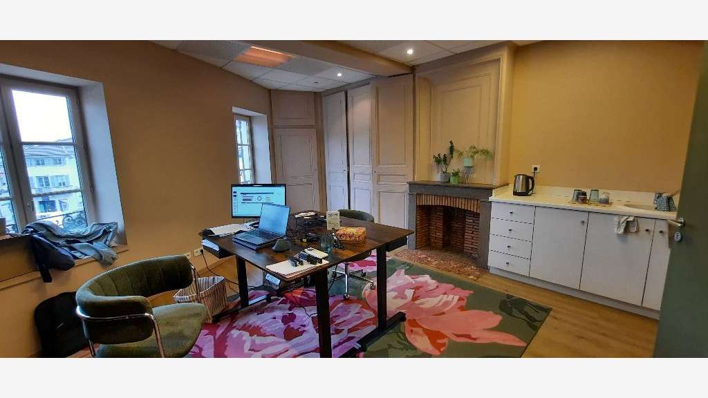 Bureaux de 140m² à louer à Tassin la Demi Lune