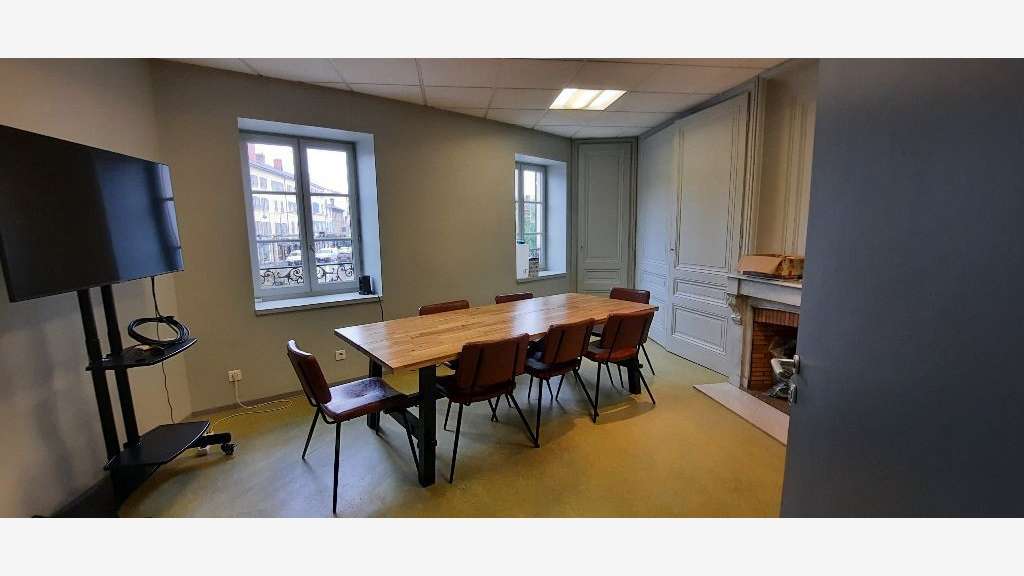 Bureaux de 140m² à louer à Tassin la Demi Lune