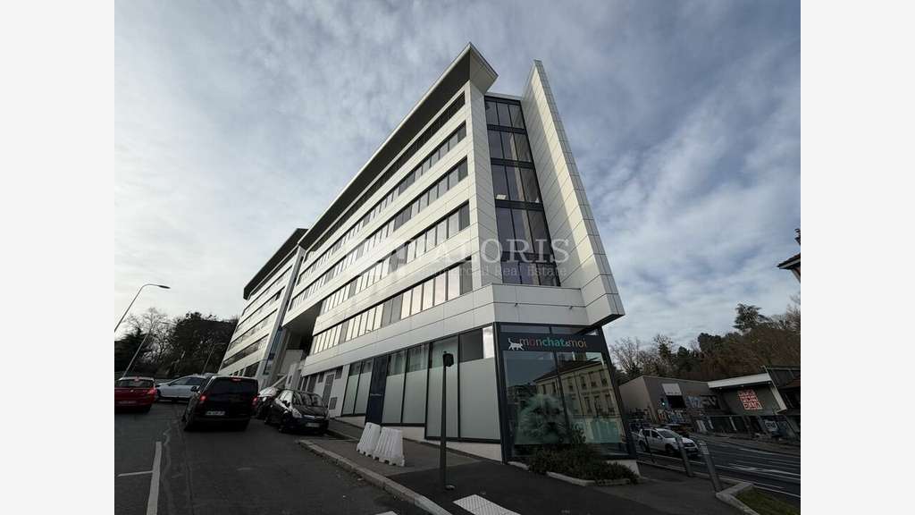 Bureaux 194m² à louer à Tassin la Demi Lune