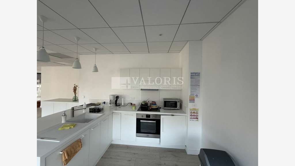 Bureaux 194m² à louer à Tassin la Demi Lune