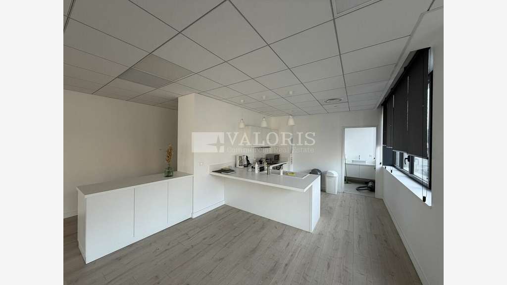 Bureaux 194m² à louer à Tassin la Demi Lune