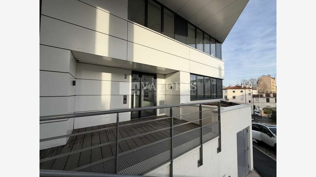 Bureaux 194m² à louer à Tassin la Demi Lune